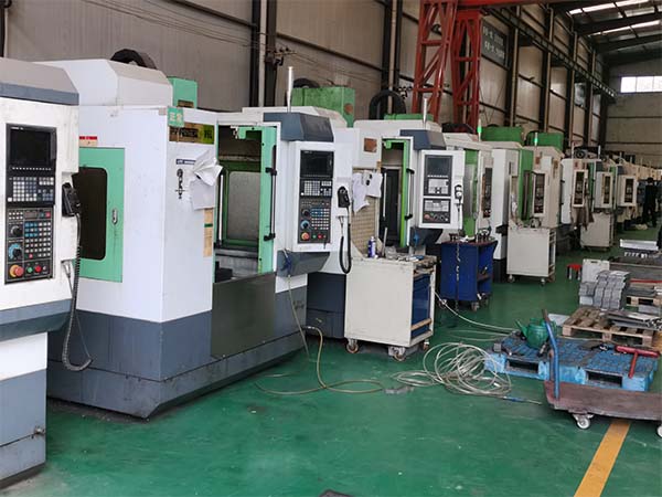 離心萃取設(shè)備機(jī)械加工車間